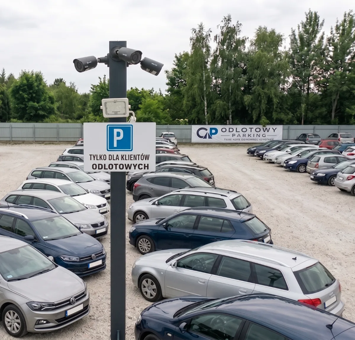 Ubezpieczony i monitorowany parking przy lotnisku Łódź - kamery i strzeżony teren